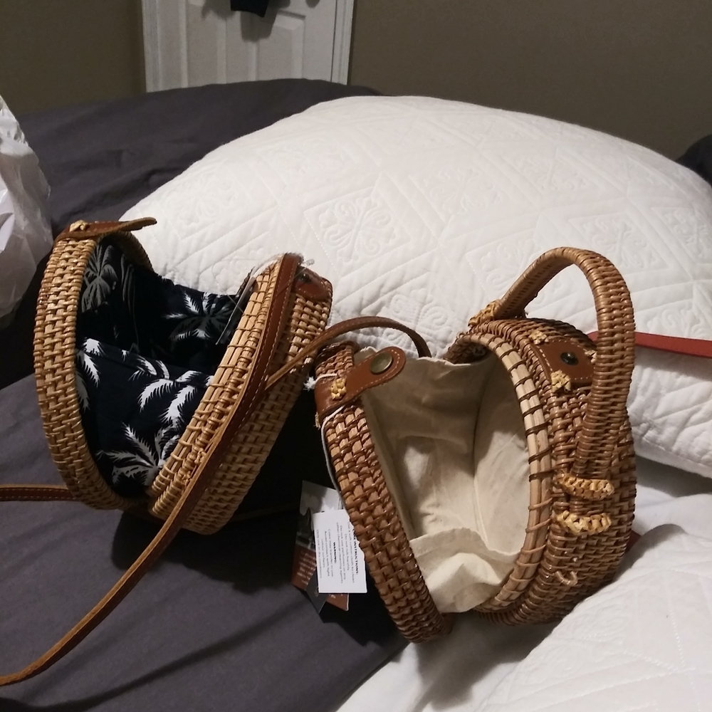 Handbags - Picture 5 of 6